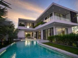 Porchey Private Villa - Free airport pick-up, private transportation and dedicated butler, hotel i Phumĭ Sâmbuŏr