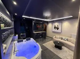 L'Écrin Beige - Immersive suite with private Jacuzzi