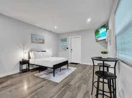 Coastal Charm Studio Beach House in Pompano Beach