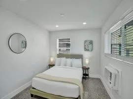 Coastal Charm Cozy 2BR Retreat in Pompano Beach