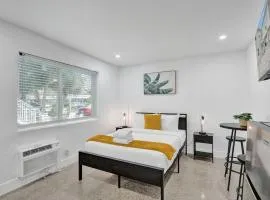 Coastal Charm Studio Retreat in Pompano