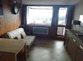 Studio moderne 4 pers. avec WIFI, vue lac et parking au cœur de Super Besse - FR-1-814-176