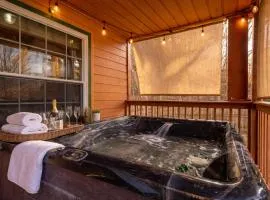One Level, Pet Friendly, Huge Fenced in Yard, Views, EasyRoads, Pool Table, Spa, Theater, Outdoor fun