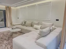 Luxury 3BR Sea View Apart Prime Location