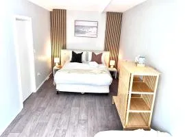 u2 Cute Fresh Unit Quiet Centre NewAC SmartTV