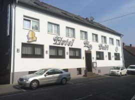 Dolfi Hotel & Restaurant, hotel com estacionamento em Sulzbach