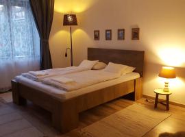 Zrínyi 11 Apartments, hotel v destinaci Balatonkenese