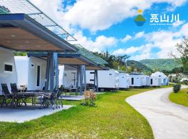 Lands & Stream Resort Park - Camping, hotel i Wanli