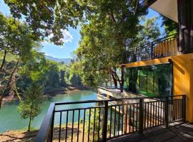 Puprai Tarnnarm Resort, отель в городе Тхонг Пха Пхум