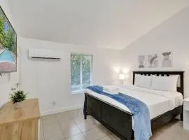 Tropical Oasis Studio w Pool