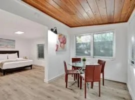 Tropical Oasis Studio w Pool