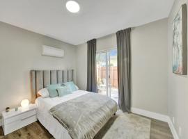 Pelican Cove 1BR with Private Patio in Pompano, hotel di Pompano Beach