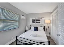 Rustic Retreats Modern 1BR for 4 guests in the heart of Fort Lauderdale