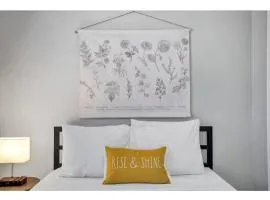 Rustic Retreats Beachy 1BR for 4 guests in the heart of Fort Lauderdale