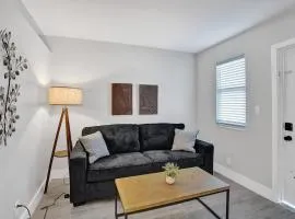 Rustic Retreats Cozy 1BR for 2 guests minutes from Las Olas