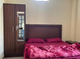 Hathayogashram Hostel، فندق في ريشيكيش