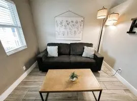 Rustic Retreats Beachy 1BR for 4 guests in the heart of Fort Lauderdale