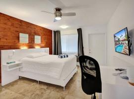 Waves Beach Town Cozy Studio Apartment, hotel en Pompano Beach
