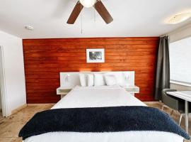 Waves Beach Town Studio Apartment, hotel en Pompano Beach