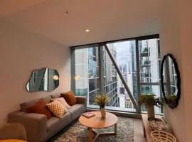 Luxury 2-Bedroom Apartment in the Heart of Melbourne
