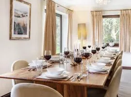 A Stunning 6 Bed Country Home in Cheltenham