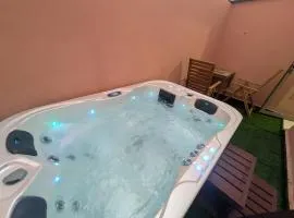 Majorelle Terracotta Spa