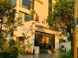 凤凰边城山野民宿