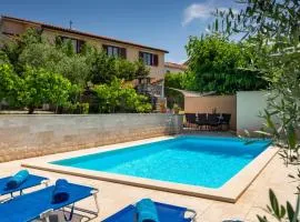 Villa Greis with 4 bedrooms and pool in Buje