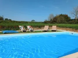 4 minutes from Sainte-Mère-Église - Independent apartment on first floor of big house with garden and heated pool opened if weather is ok