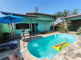 Casa com piscina e 3 quartos à 500mts da praia