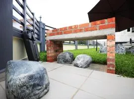 15Pax Permas Corner Family Homestay