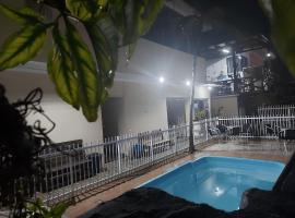 Pousada Ilha do Itacolomi Com Piscina Proximo do Beto Carrero, hotel in Penha