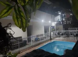 Pousada Ilha do Itacolomi Com Piscina Proximo do Beto Carrero