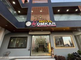 Hotel Shri Omkar Palace & Family Restaurant, hotel i Sānāwad