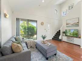 5 Min to Station Modern 2BR Townhouse Parking
