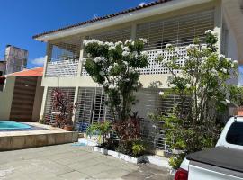 Casa ampla e completa a poucos passos da praia!, ξενοδοχείο σε Itamaraca