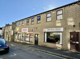 1 BEDROOM APARTMENT - West YORKSHIRE