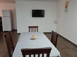very spacious house equipped for 4 people, hotel em Resistência