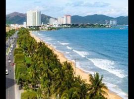 Violet hotel&spa، فندق في نها ترانغ