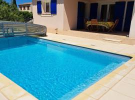 Les abeilles, villa entièrement climatisée avec piscine privée โรงแรมในSablet