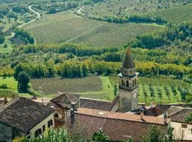 Beautiful Villa Una Sofia with pool in Tinjan