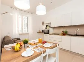 Colosseum Holidays - Marco Aurelio