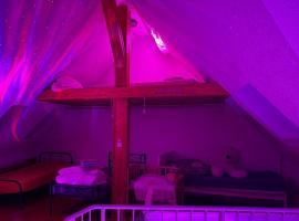 Sky Harmony Penthouse mit Wasserbett, Jacuzzi und Grill, hostel sihtkohas Villingen-Schwenningen