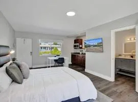 Pelican Cove Studio w Private Patio in Pompano