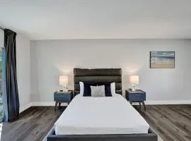 Pelican Studio with Full Kitchen and Patio