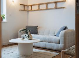 La Cousinerie - Appartement Duplex stylé pour 6, hotel in Wervicq-Sud