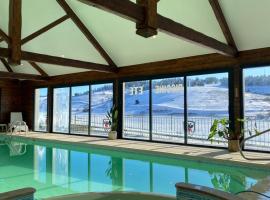 Hotel Restaurant Piscine chauffée Le Grand Connétable, hôtel à Châteauneuf-de-Randon