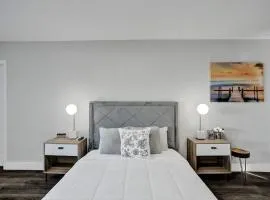 Pelican Studio with Full Kitchen in Pompano