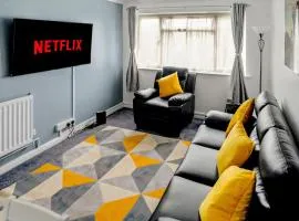 Modern 2 BR ground floor apartment with parking and garden