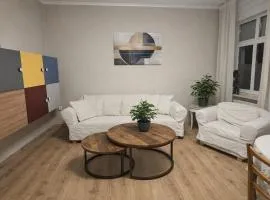 City-Apartment I 85m2 I 2 Schlafzimmer l 5 Betten I Parkplatz frei I WLAN